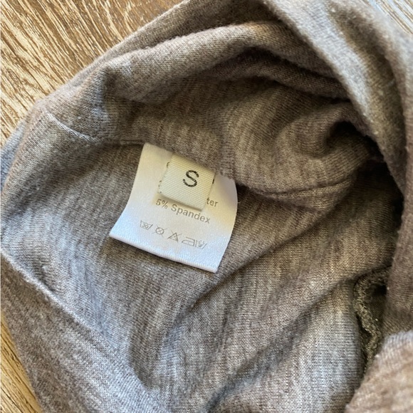 Maternity Sweatpants. Set of 2. Size Small. Great Condition. - Picture 2 of 4